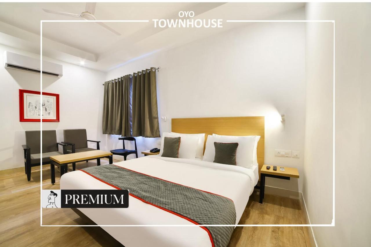 Oyo Townhouse 120 Shushant Lok Ґурґаон Екстер'єр фото