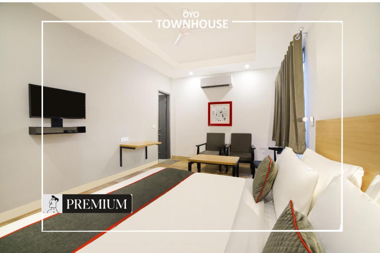 Oyo Townhouse 120 Shushant Lok Ґурґаон Екстер'єр фото