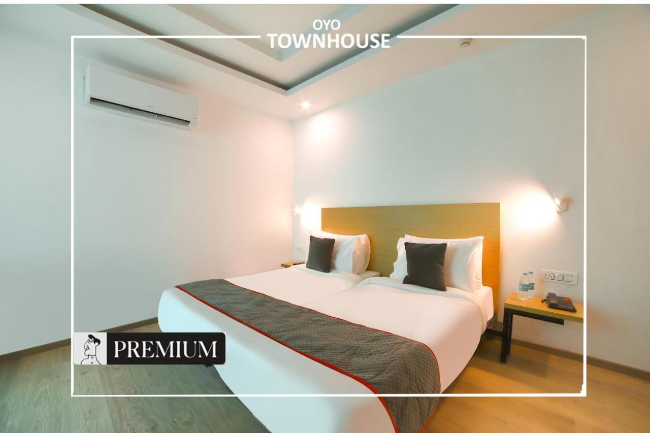 Oyo Townhouse 120 Shushant Lok Ґурґаон Екстер'єр фото