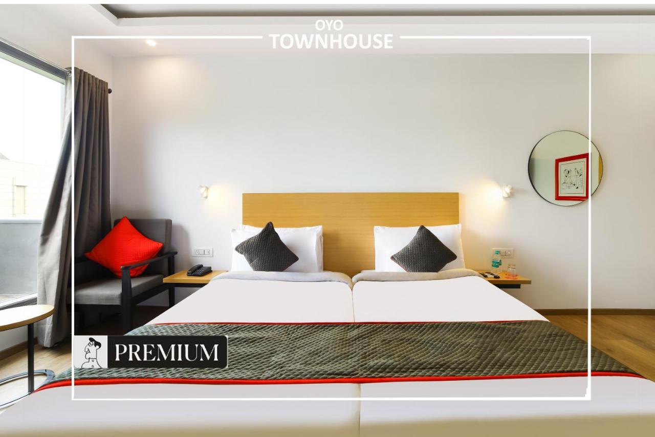 Oyo Townhouse 120 Shushant Lok Ґурґаон Екстер'єр фото