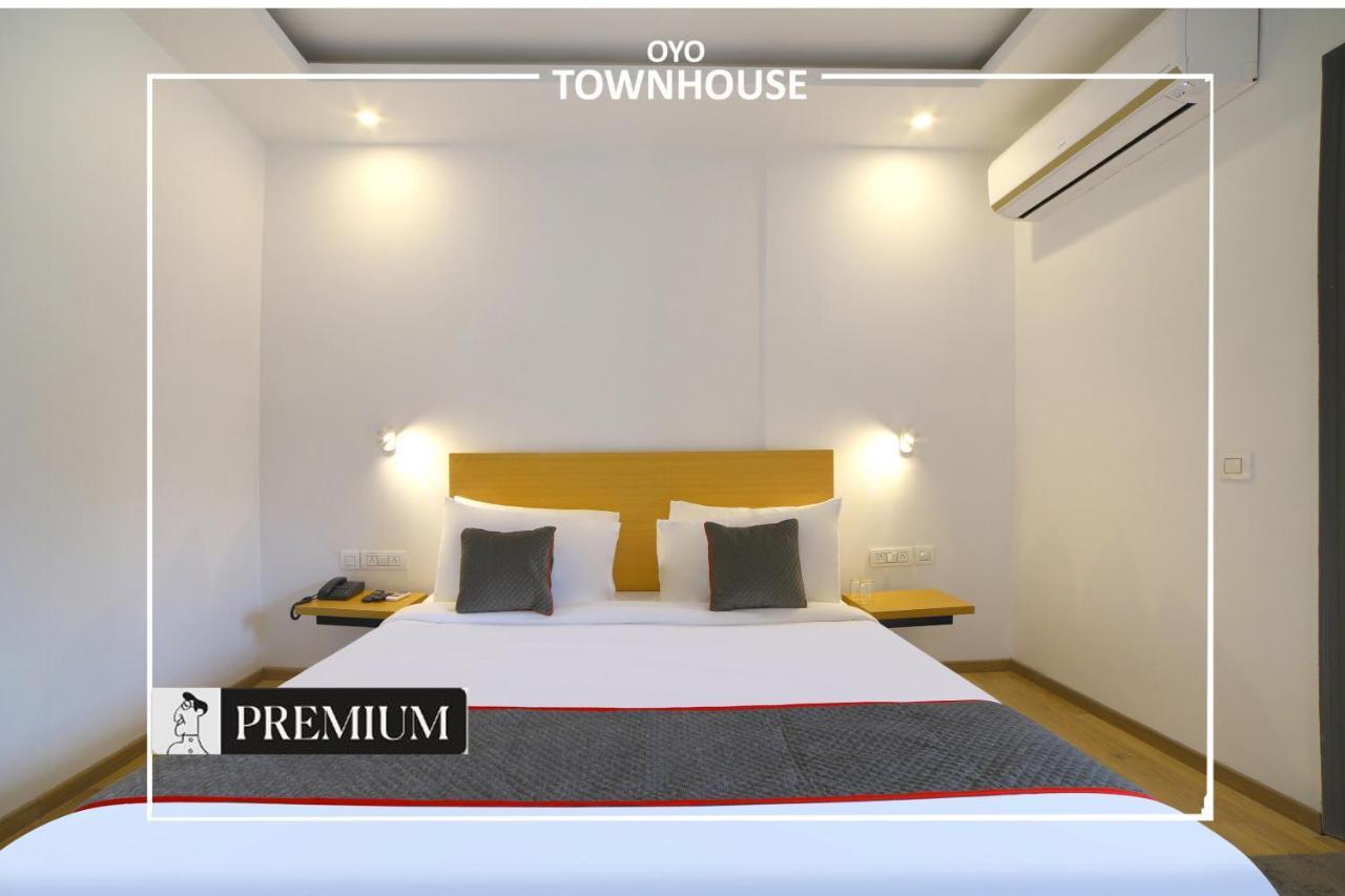 Oyo Townhouse 120 Shushant Lok Ґурґаон Екстер'єр фото