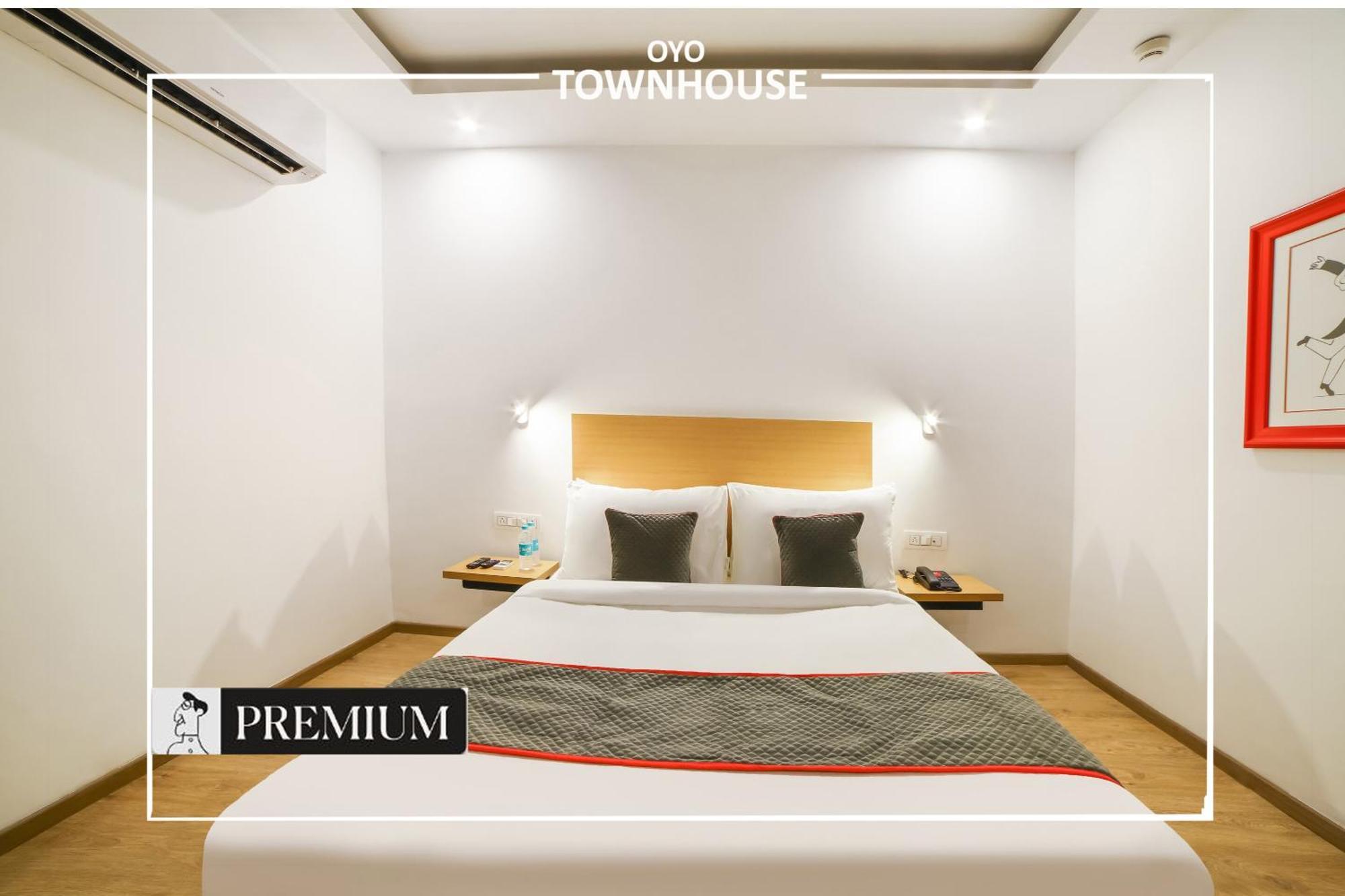 Oyo Townhouse 120 Shushant Lok Ґурґаон Екстер'єр фото
