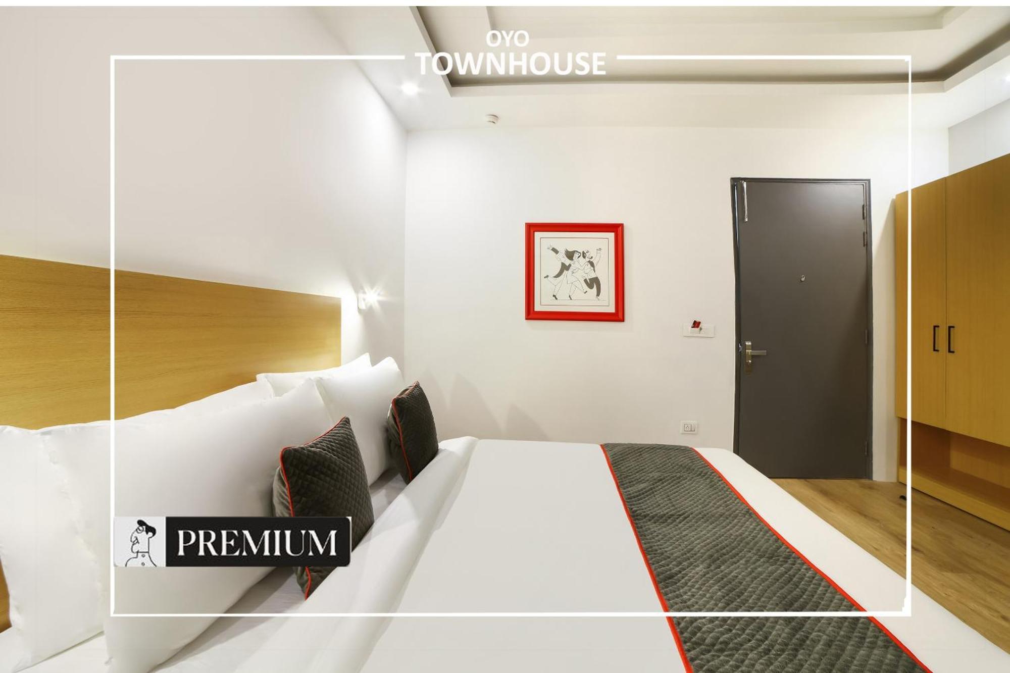 Oyo Townhouse 120 Shushant Lok Ґурґаон Екстер'єр фото