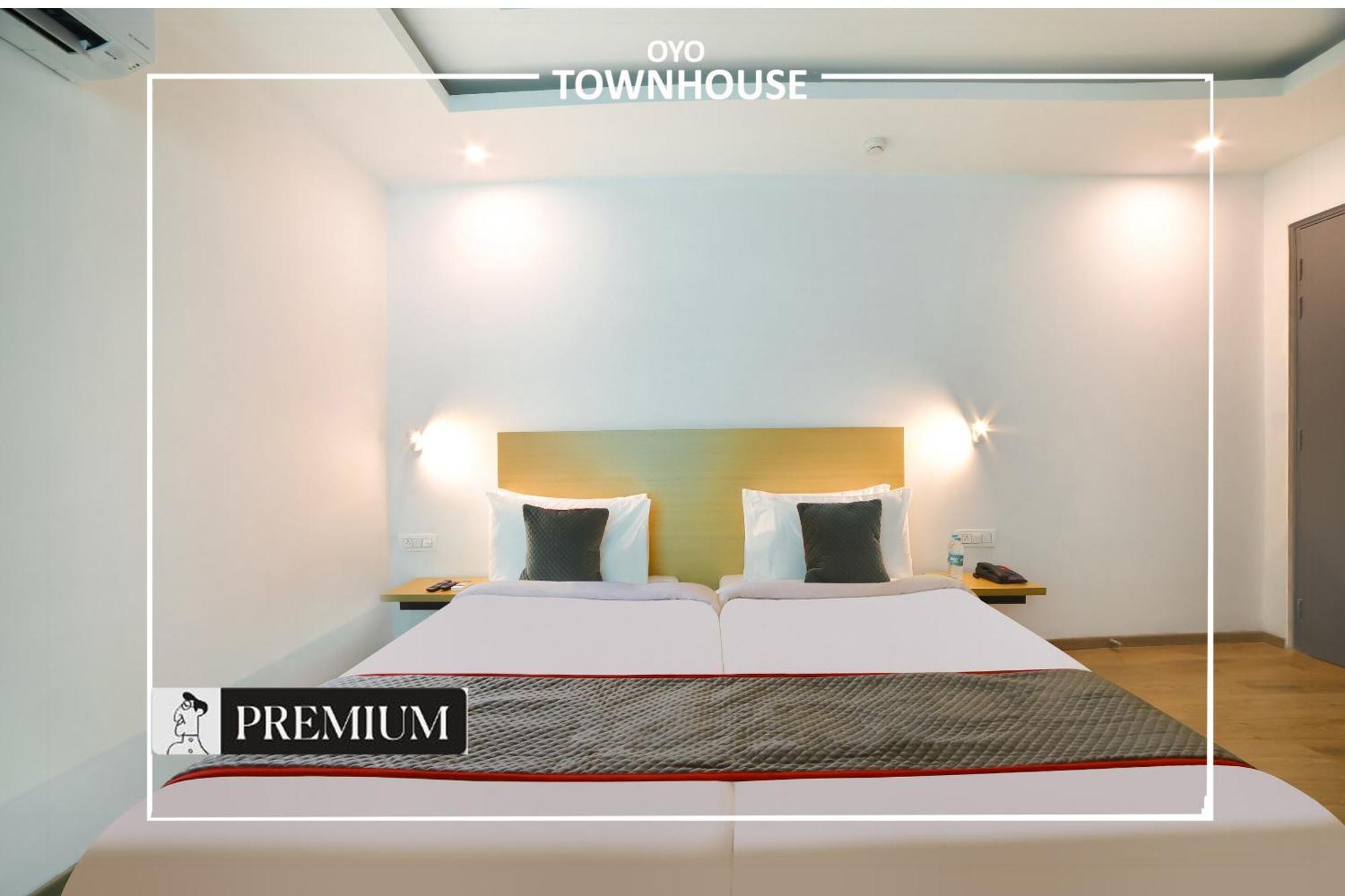 Oyo Townhouse 120 Shushant Lok Ґурґаон Екстер'єр фото