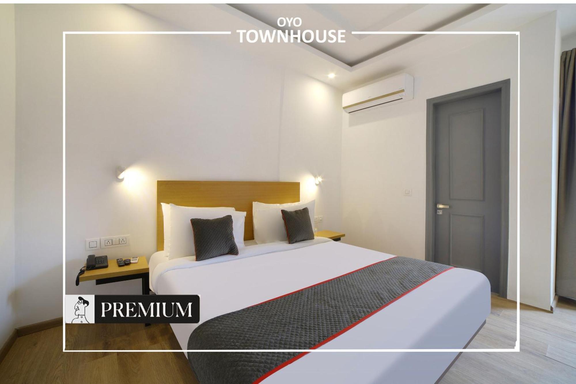 Oyo Townhouse 120 Shushant Lok Ґурґаон Екстер'єр фото