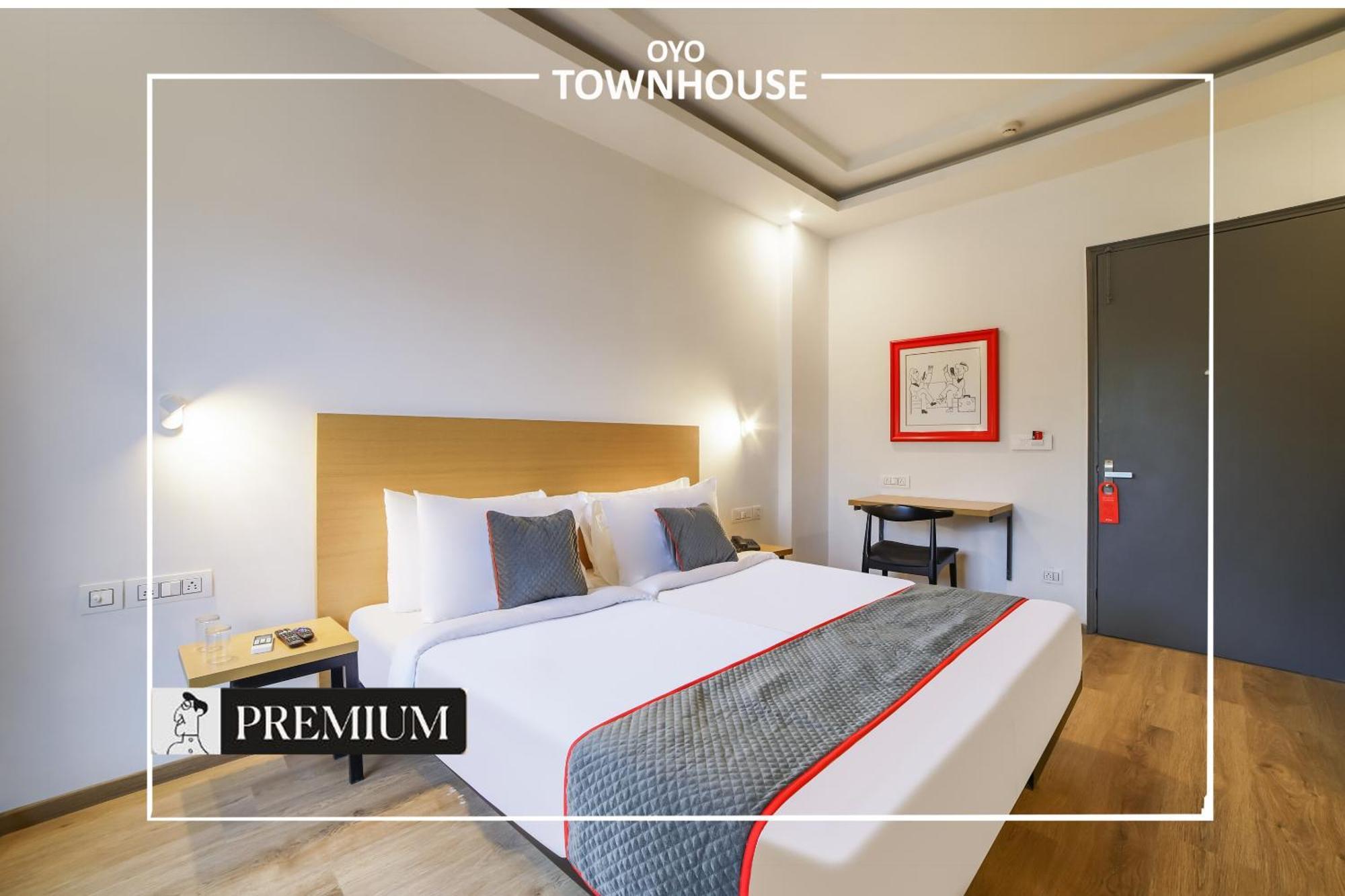 Oyo Townhouse 120 Shushant Lok Ґурґаон Екстер'єр фото