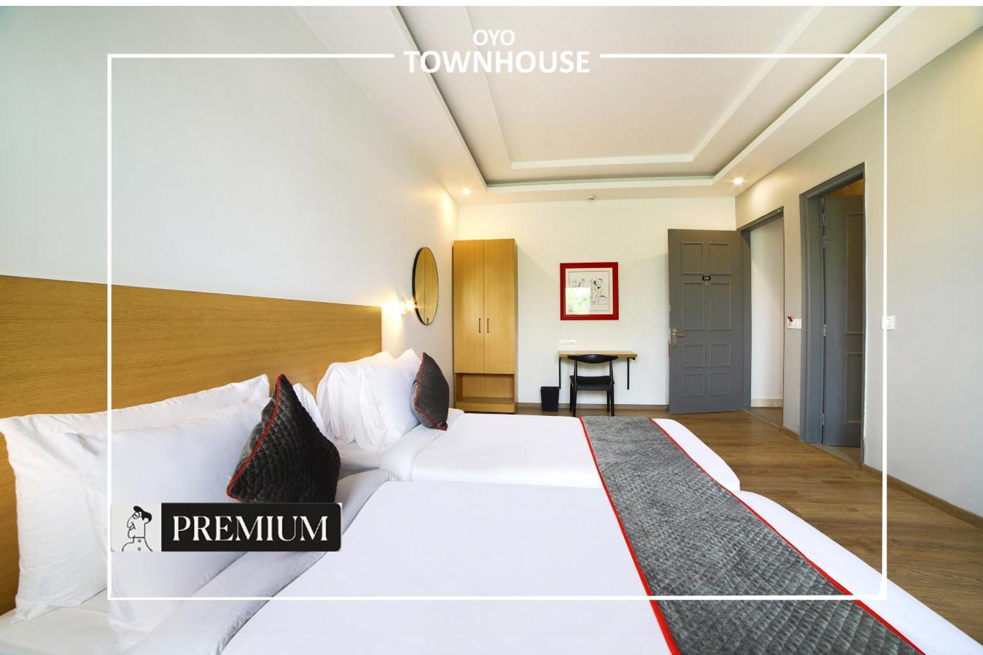 Oyo Townhouse 120 Shushant Lok Ґурґаон Екстер'єр фото