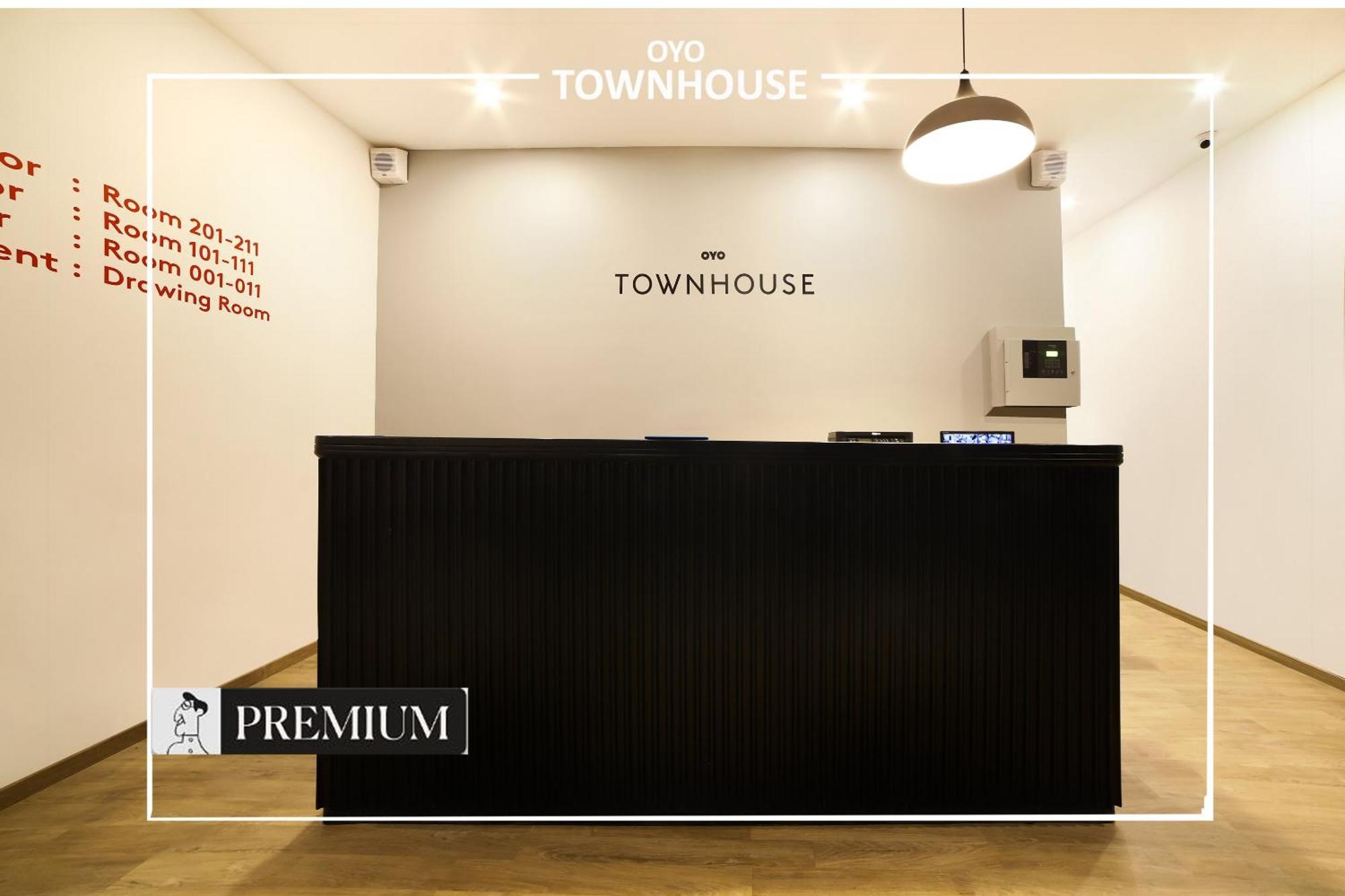 Oyo Townhouse 120 Shushant Lok Ґурґаон Екстер'єр фото