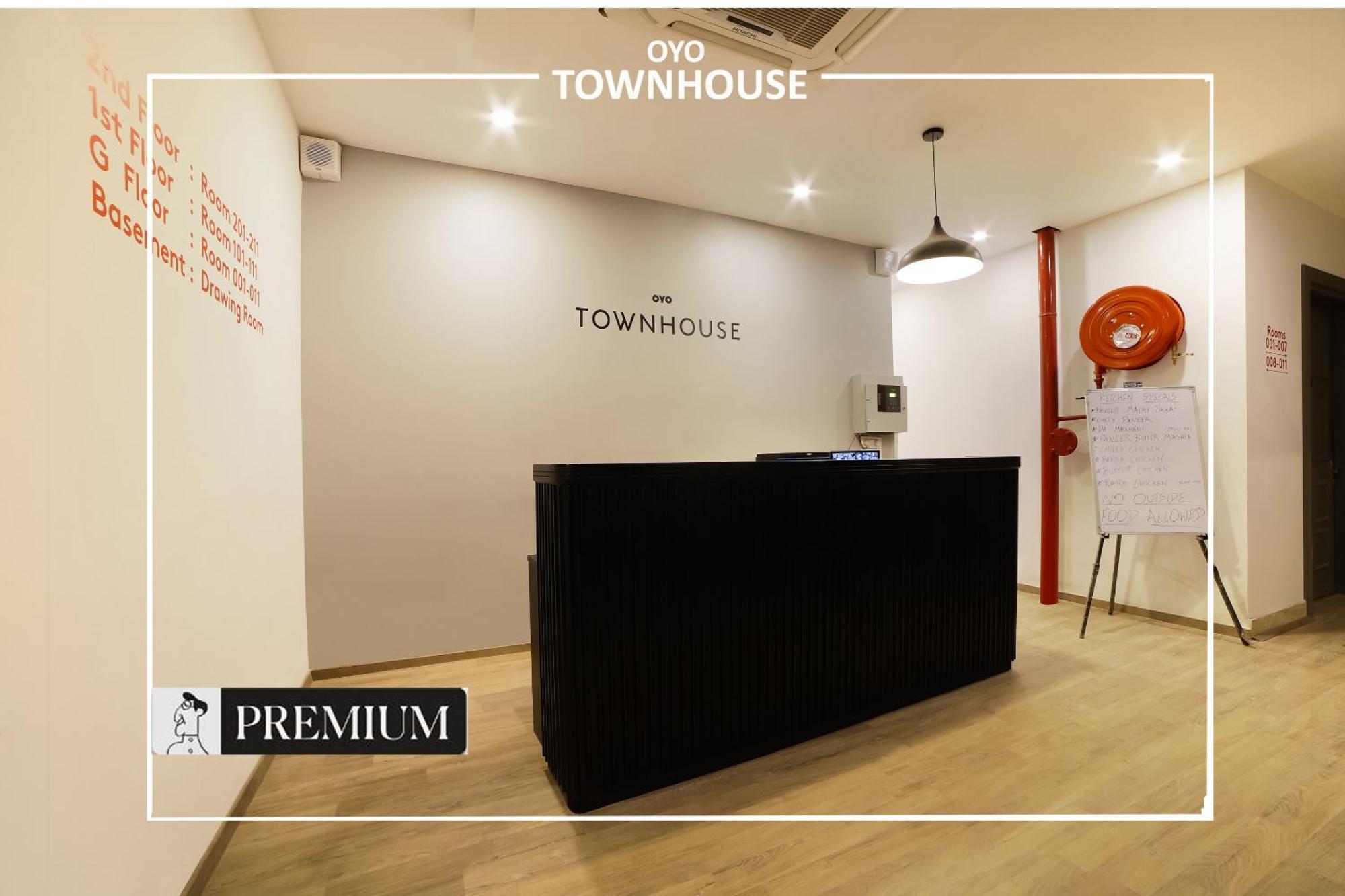 Oyo Townhouse 120 Shushant Lok Ґурґаон Екстер'єр фото
