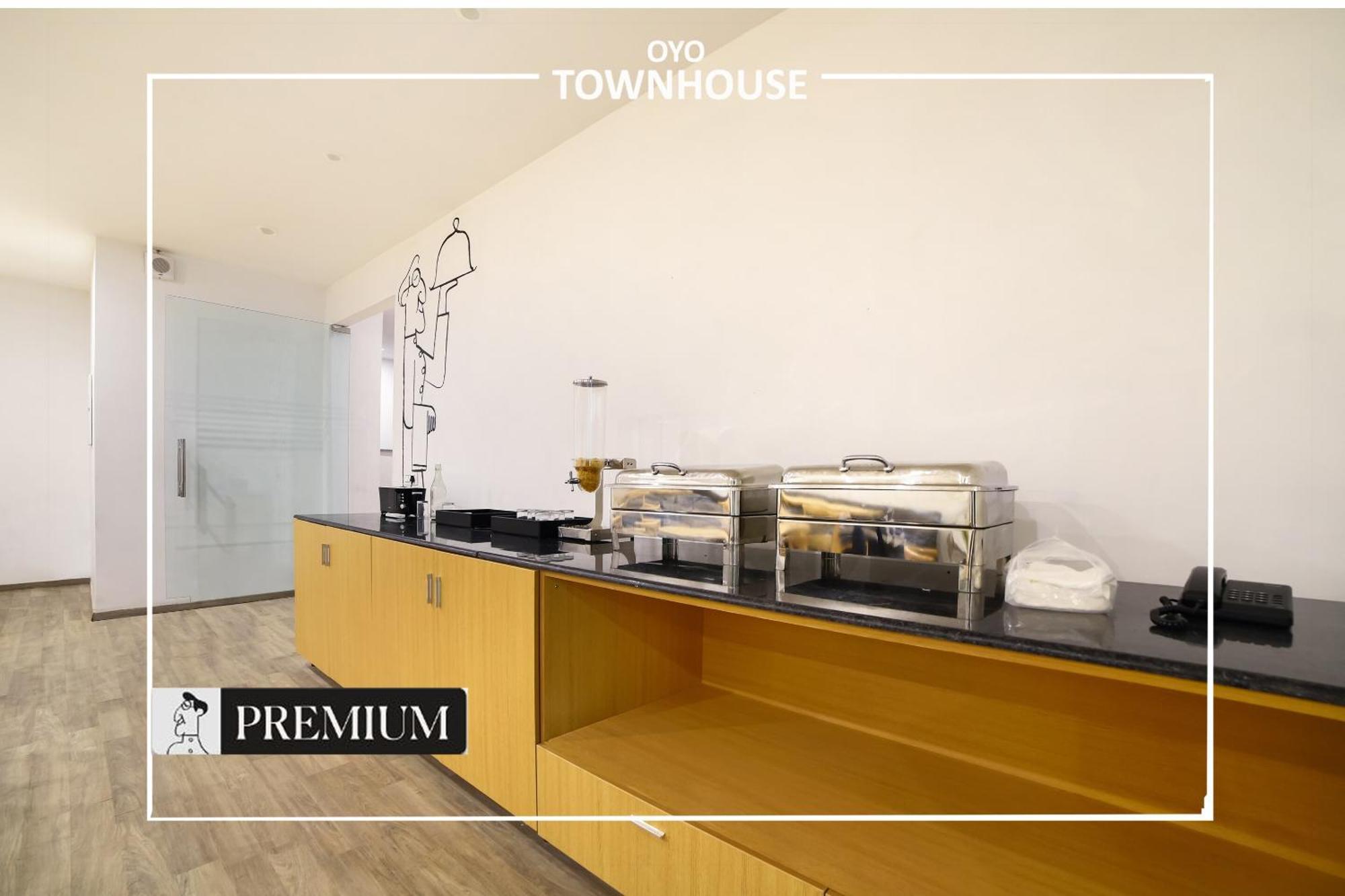 Oyo Townhouse 120 Shushant Lok Ґурґаон Екстер'єр фото